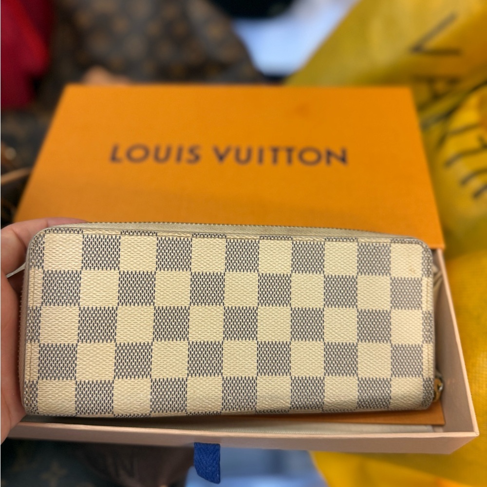 Louis Vuitton Zippy Wallet